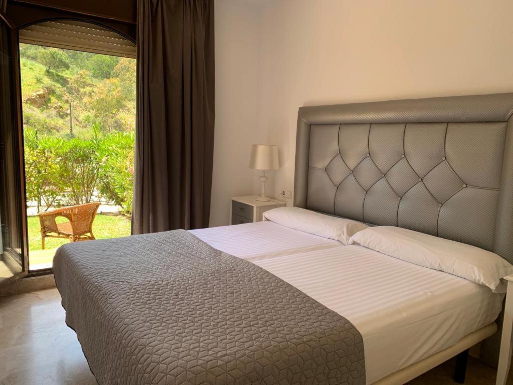 Apartamento Espacioso Muy Tranquilo Con Piscinas Y Jardines Cercano A La Playa Эстепона Экстерьер фото